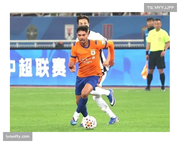 山东泰山克雷桑任意球破门 五外援首发战平上海海港